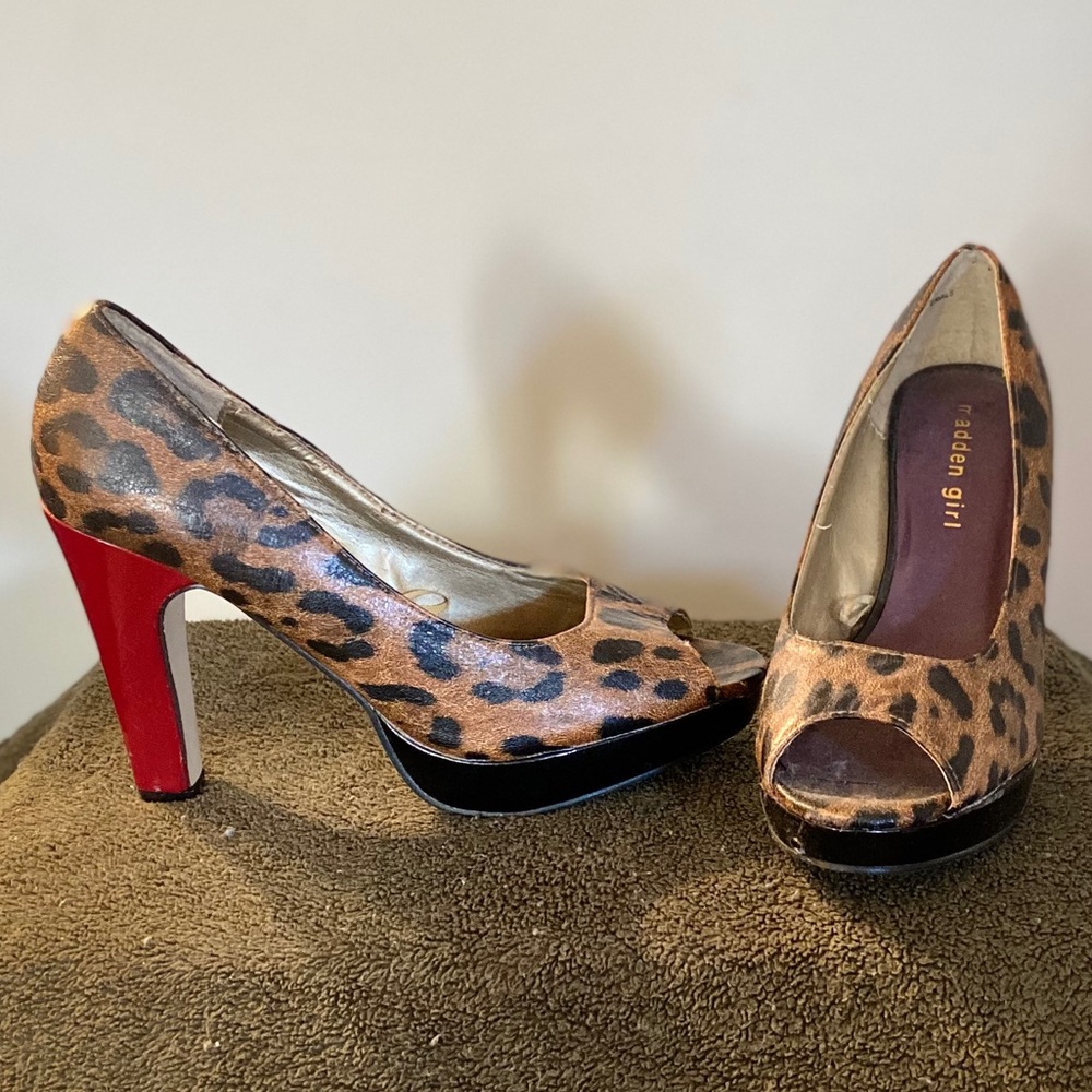 Madden girl peep toe platform pumps